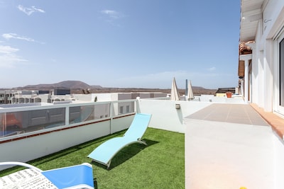 Gemütliche Ferienwohnung “Casapueblo” in Strandnähe mit Blick auf die Berge, WLAN, Balkon und Terrasse; Parkplätze vorhanden