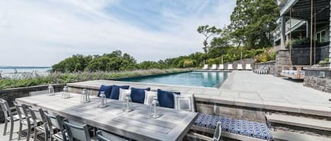 Dine al fresco while watching the boats and sea planes