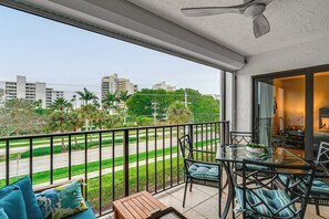 Private Screened-In Porch | Outdoor Dining Table