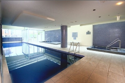 AQUARIUS  - 2 bedroom apartment in the heart of Glenelg - access to shared pool