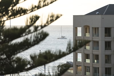 AQUARIUS  - 2 bedroom apartment in the heart of Glenelg - access to shared pool