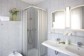 Doppelzimmer mit Dusche und WC