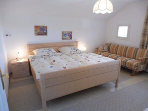 Ferienwohnung 2 mit 2 Schlafzimmern und Südbalkon-Schlafzimmer 1