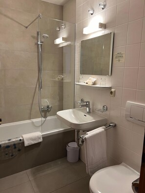 Nr. 4 oder Nr. 5  Appartement für bis 4 Personen, 40 qm-Bad Fewo Nr. 4