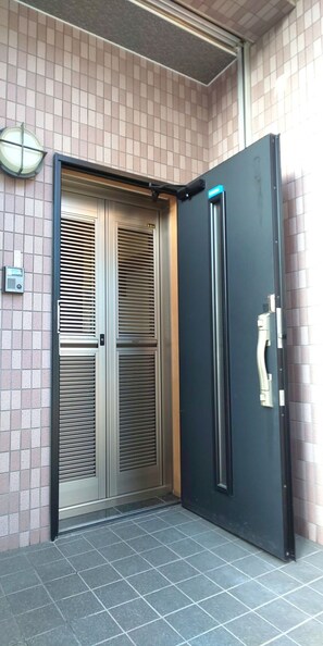 A ventilation door was installed inside the entrance door