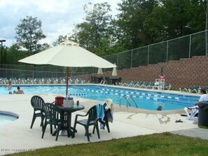 Community pool for those who don't prefer lakes :) 