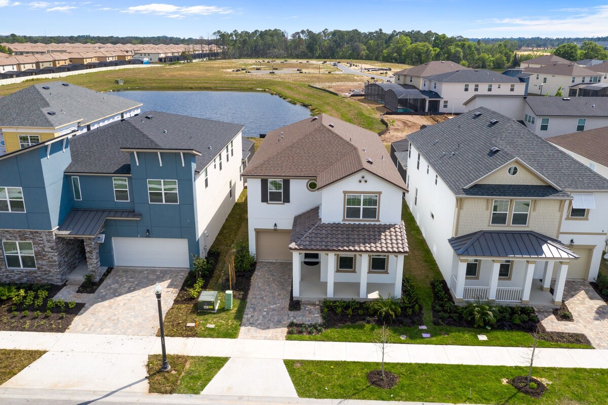 5 BED SOUTH FACING POOL HOME A FABULOUS DESIGNER HOME JUST 10 MINS FROM DISNEY