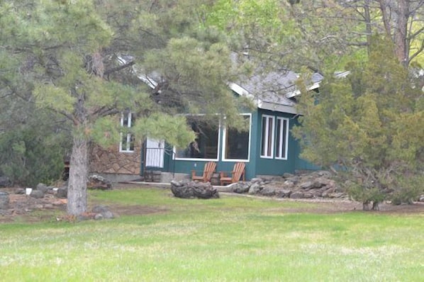 Welcome to Creekworks Cabin, your private oasis in the Wapiti Valley