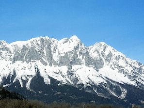 Snow, Sky, Mountain, Cloud, Slope, Outdoor Recreation, Leisure, Recreation, Freezing, Public Space