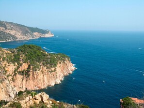 Wasser, Himmel, Azurblau, Blau, Natürliche Landschaft, Berg, Strand, Wind Wave, Horizont, Landschaft