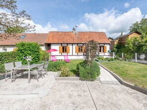 Meubles, Bâtiment, Table, Plante, Chaise, Plante D'Appartement, Ombre, Orange, Design Intérieur, Sol