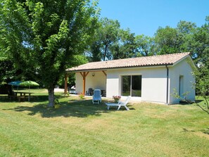 Plante, Ciel, Bâtiment, Communauté Des Plantes, Fenêtre, Arbre, Ombre, Maison, Lot Terre, Herbe