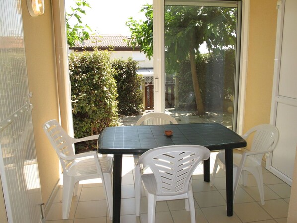 Table, Furniture, Property, Plant, Chair, Wood, Shade, Interior Design, Rectangle