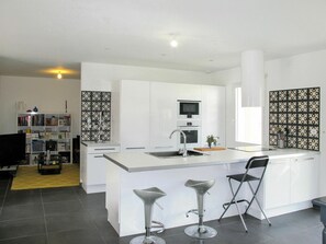 Room, White, Furniture, Property, Interior Design, Building, Ceiling, Kitchen, Floor, Table