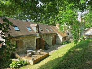 Pflanze, Gebäude, Fenster, Baum, Natürliche Landschaft, Haus, Holz, Gras, Landschaft, Hütte