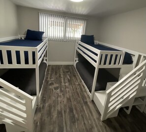 BUNK ROOM
SLEEPS 4 KIDS OR 4 ADULTS
HEAVEY DUTY BEDS (RATED TO 400 POUNDS) 