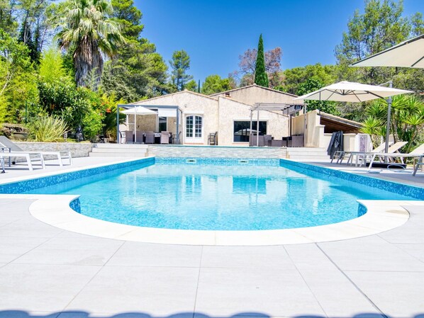 L'Eau, Ciel, Propriété, Plante, Bleu, Bleu Azur, Piscine, Arbre, Bâtiment, Ombre