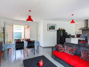 Zimmer, Wohnzimmer, Eigentum, Rot, Möbel, Interior Design, Gebäude, Haus, Tabelle, Fussboden