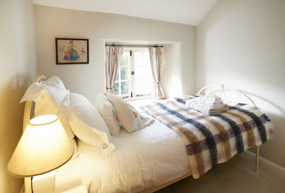 Memorial Cottage is a Grade II listed, period stone, terraced holiday cottage