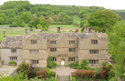 Memorial Cottage is a Grade II listed, period stone, terraced holiday cottage