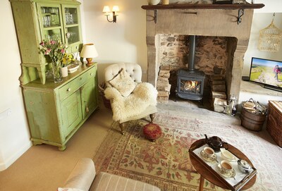 Memorial Cottage is a Grade II listed, period stone, terraced holiday cottage