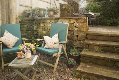 Memorial Cottage is a Grade II listed, period stone, terraced holiday cottage