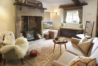 Memorial Cottage is a Grade II listed, period stone, terraced holiday cottage