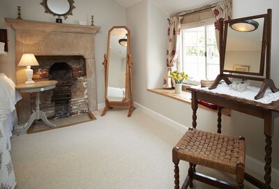 Memorial Cottage is a Grade II listed, period stone, terraced holiday cottage