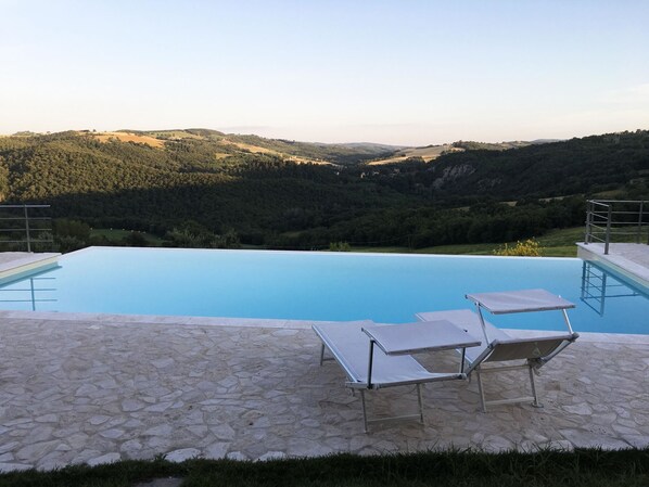 Himmel, Eigentum, Schwimmbad, Berg, See, Möbel, Morgen, Tabelle, Urlaub, Haus