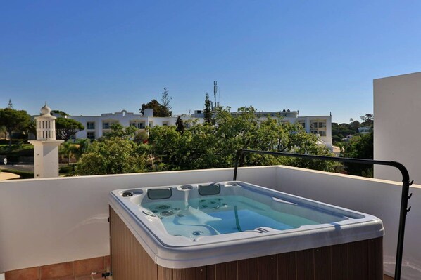 Bain à remous extérieur