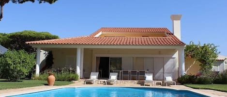 Villa Quadradinhos 46Q | 4 Bedrooms Located Close To The Tennis Courts | Short Stroll To The Praca | Vale Do Lobo By Villamore