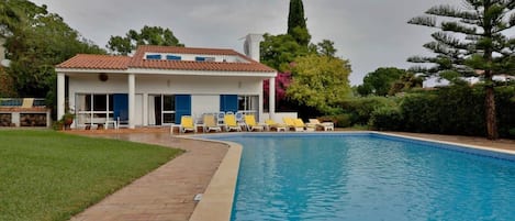 Villa Quadradinhos 3Q  | 4 Bedrooms |  Private Pool |  Short Walk To The  Praca | Vale Do Lobo By Villamore