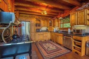 Fully Applianced Kitchen