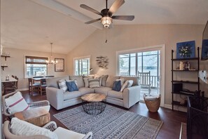 Open floor plan gives great living space