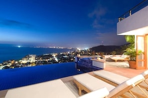 Infinity swimming pool and unobstructed view of the city.