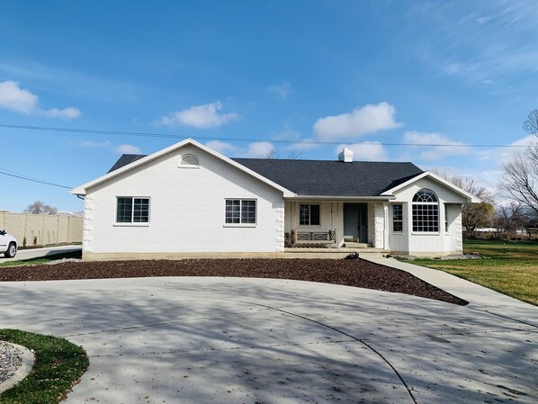 Secluded modern farmhouse with over 1 acre of grass
