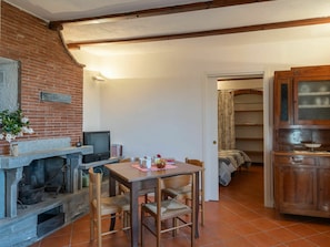 Möbel, Eigentum, Tabelle, Pflanze, Gebäude, Holz, Küche, Stuhl, Beleuchtung, Cabinetry