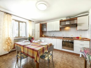 Furniture, Property, Cabinetry, Table, Countertop, Wood, Window, Interior Design, Kitchen, Floor