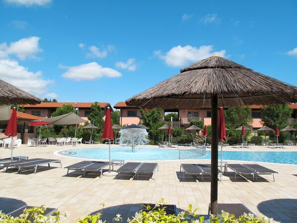 Sky, Plant, Cloud, Water, Building, Azure, Swimming Pool, Shade, Arecales, Body Of Water