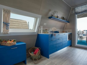 Cabinetry, Meubles, Bâtiment, Bleu, Cuisine, Comptoir, Bois, Rayonnage, Design Intérieur, Salon
