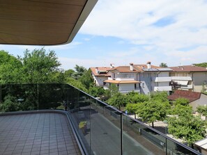 Eigentum, Wohngebiet, Die Architektur, Grundeigentum, Dach, Daytime, Gebäude, Haus, Balkon, Himmel