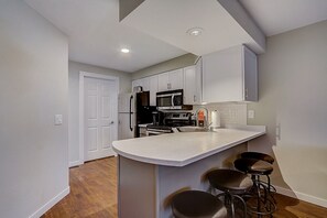 Breakfast bar with stools