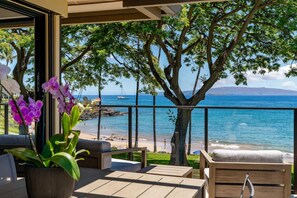 180 degree private views of Ulua Beach and pool