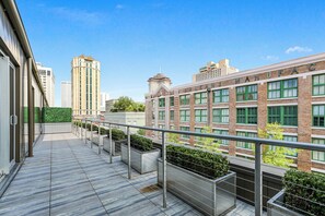 Large balcony with lots of seating. Very modern with breathtaking skyscape. Perfect for morning and evening relaxing!