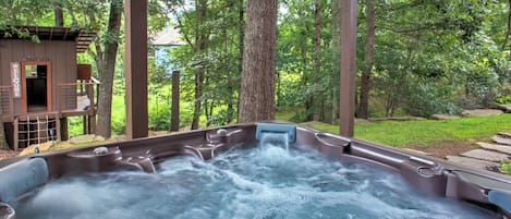 Bañera de hidromasaje al aire libre