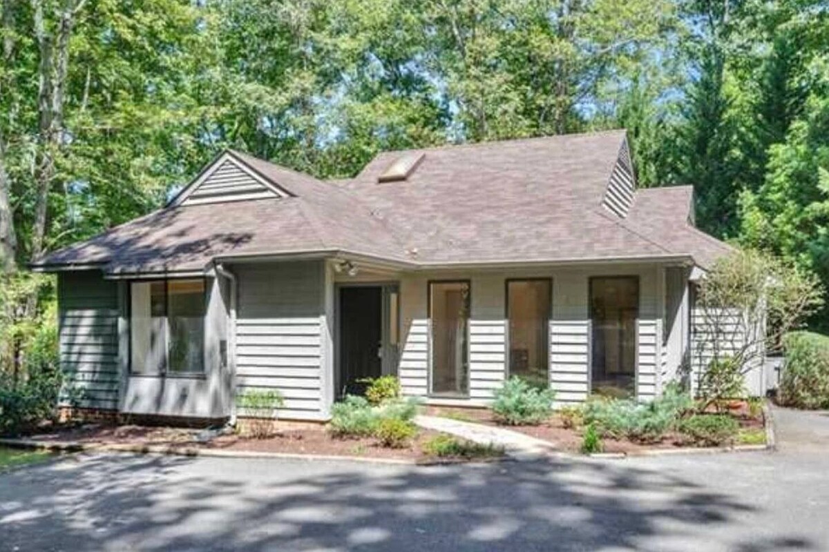 Quiet location & Spacious 1-Story House—near trails & 4 mi from DT.