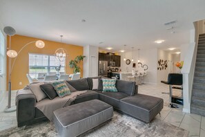 4970 Windemere (1).jpg