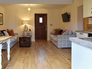 Open plan living space | Sparrow - Bird Barn Cottages, Lower Drayton, near Penkridge