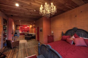 Welcome to the Lofts Over Main- Walhalla Studio- with the design inspired by the rustic, vintage architecture of the original main street building located in the beautiful Walhalla, South Carolina. 