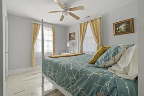 Queen Bedroom2